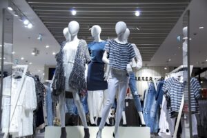 Read more about the article How to Start a Clothing Brand: Step-by-Step Guide for Beginners